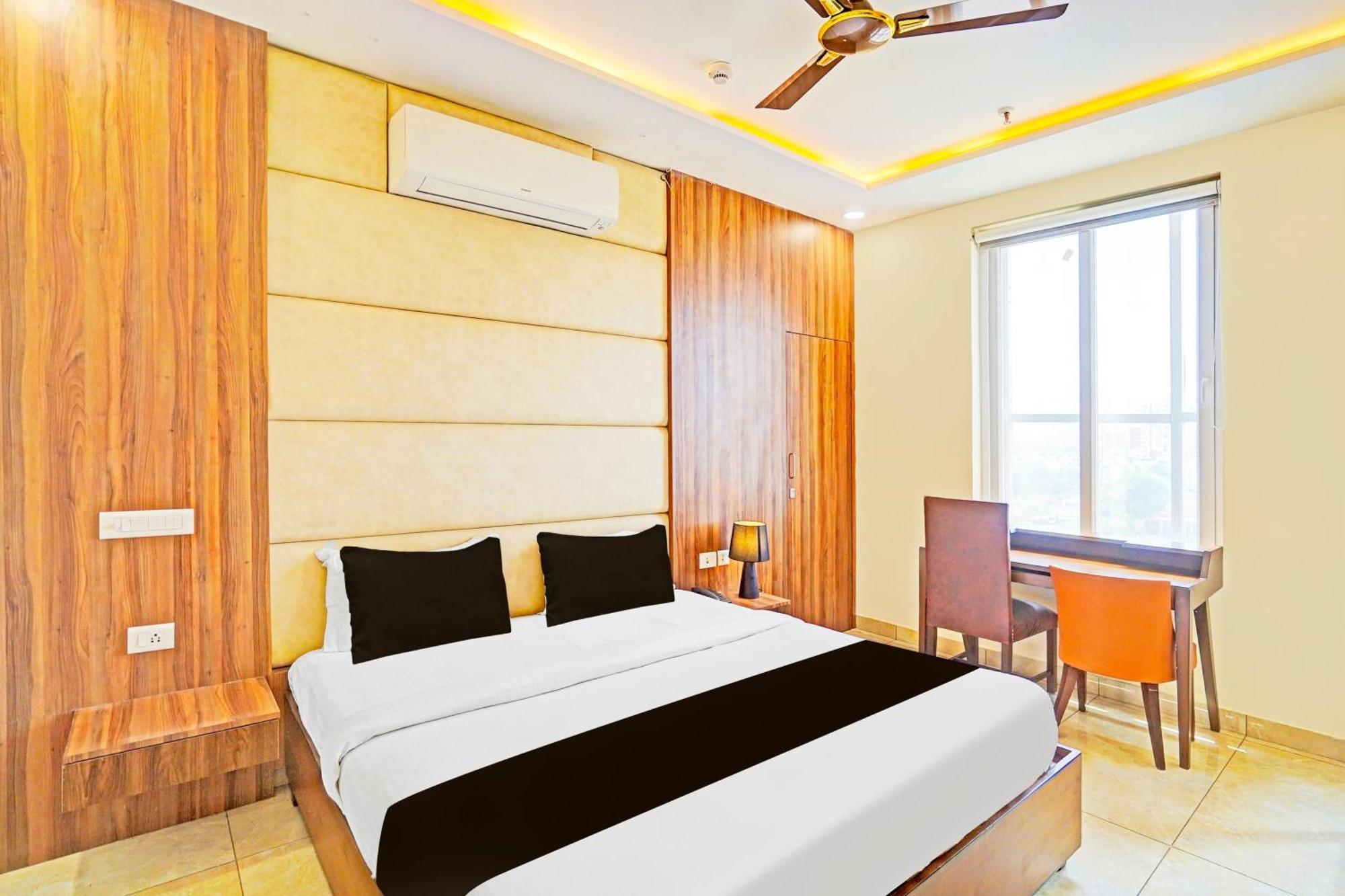 Palette Gomti Nagar Near Ekana Stadium Formerly Gusto Club Лакнау Екстериор снимка
